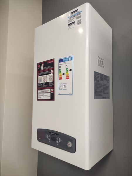 24 кВт. Котел конденсаційний газовий Ariston Cares S 24 (+ труба) 3301637 фото
